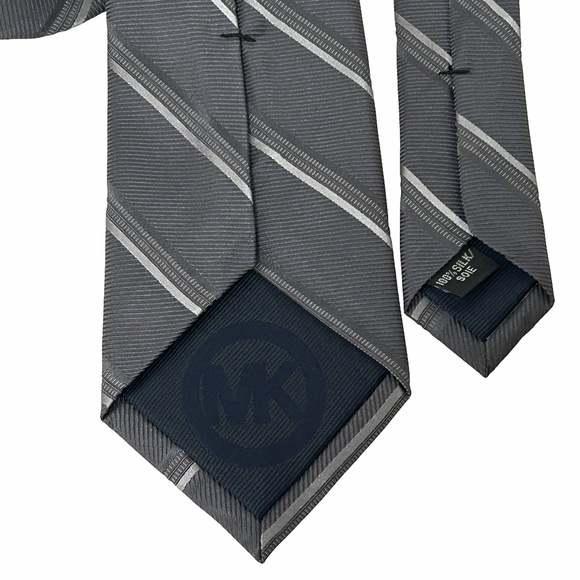 Michael Kors Necktie Tie Diagonal Stripe on Grey Silver Textured 100% Silk - Picture 4 of 7